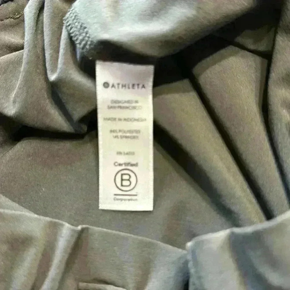 Athleta Skyline Olive Green Paperbag Waist Tie Shorts Size 8 - Picture 5 of 5